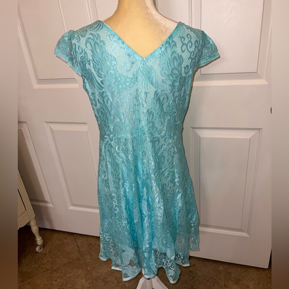 $5 LACE DRESS. NEW WITHOUT TAGS. SIZE L. $5 IF BUNDLED - Picture 8 of 12